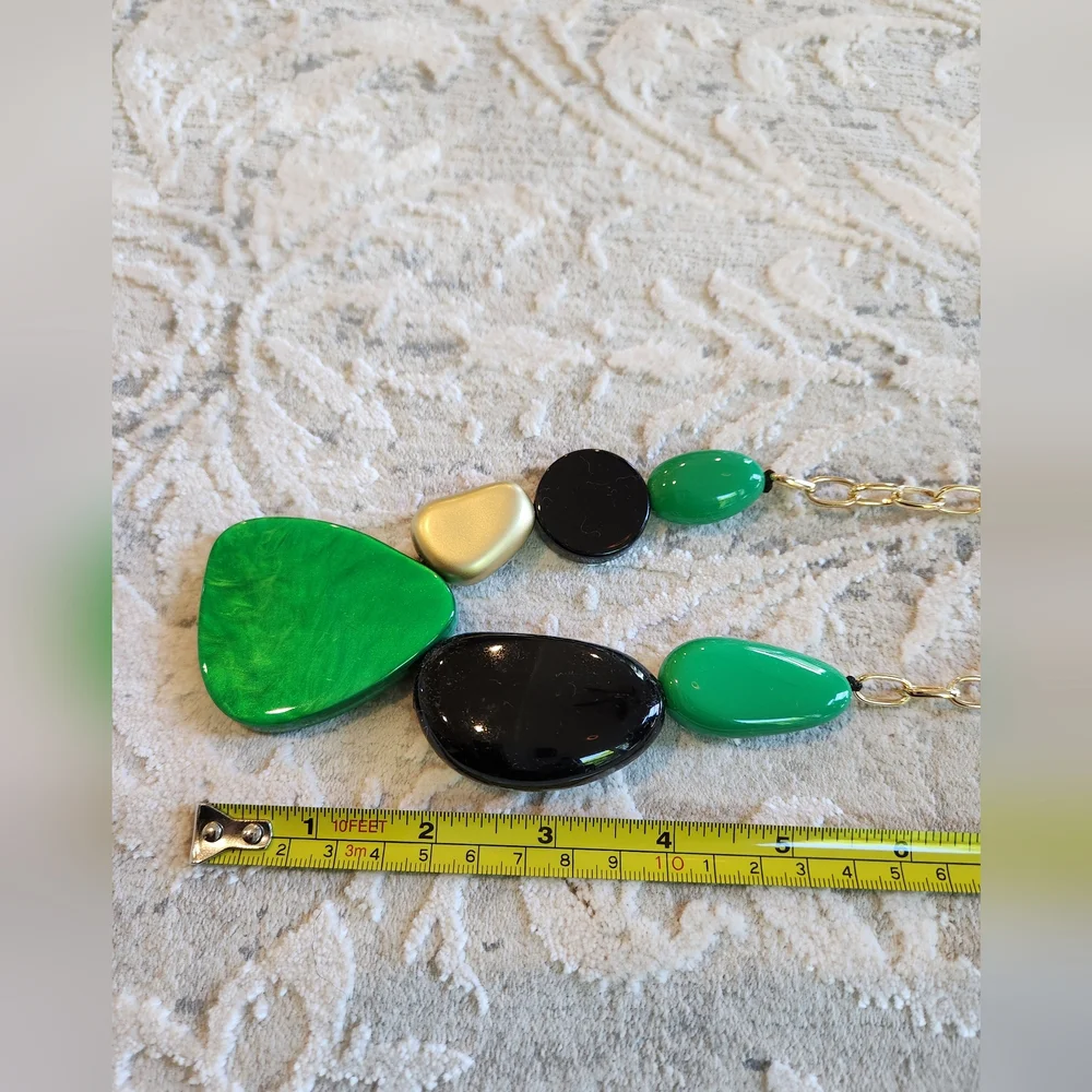 Reversible Green, Gold and Black Acrylic Necklace and Earrings Set - Apprx 13" - Picture 11 of 16